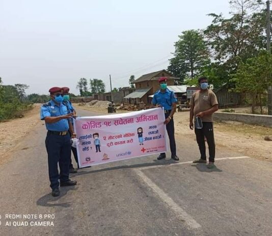 तपाइँको मास्क खै भन्दै वडाअध्यक्ष सडकमा निस्किएपछि…