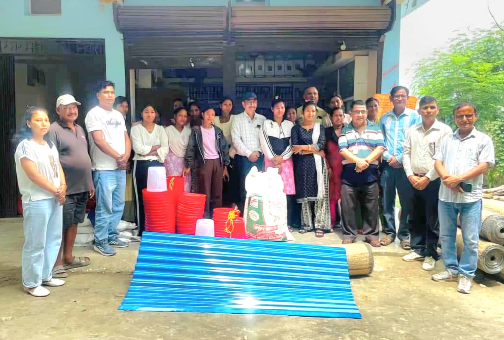 बाँके युनेस्कोद्वारा ठाकुरबाबाका युवतीहरुलाई विभिन्न सामाग्री सहयोग