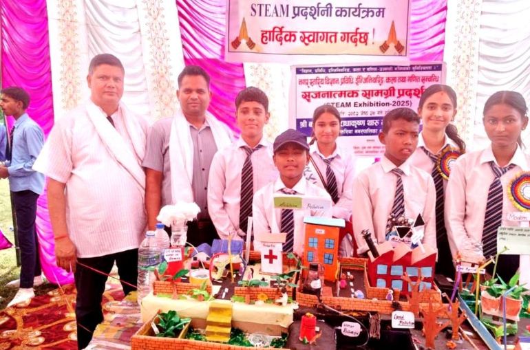 सृजनात्मक सामाग्री प्रदर्शनीमा शम्भुशरण मावि खैरापुर प्रथम