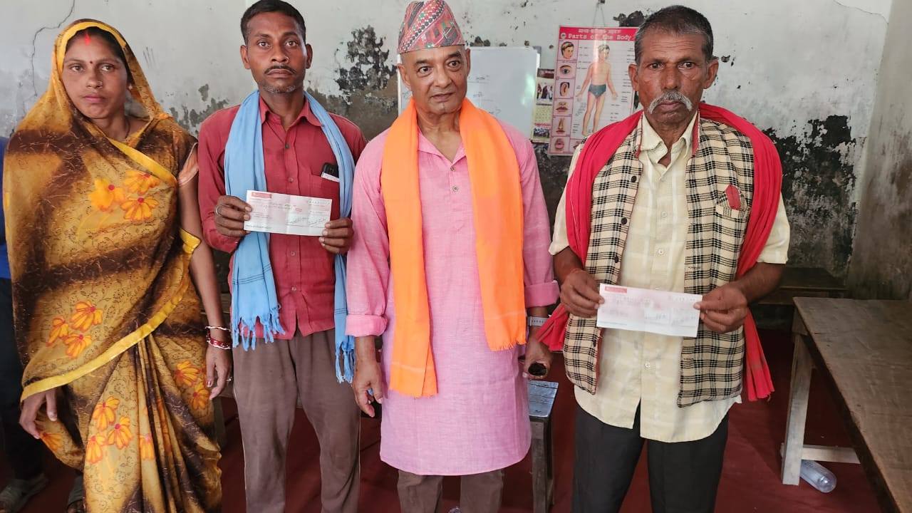 प्रतिनिधि सभा सदस्य डा. राणाले गरे १ लाख ५० हजार आर्थिक सहयोग