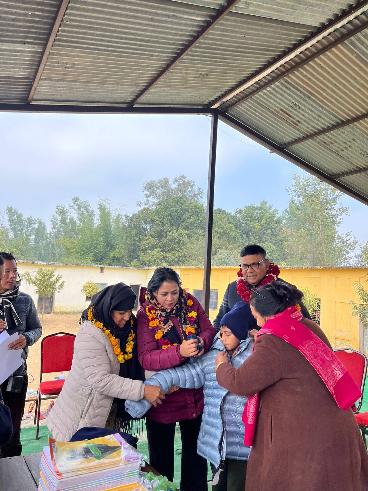 बौद्धिक अपाङ्गता भएका विद्यार्थीलाई विभिन्न सामाग्री वितरण