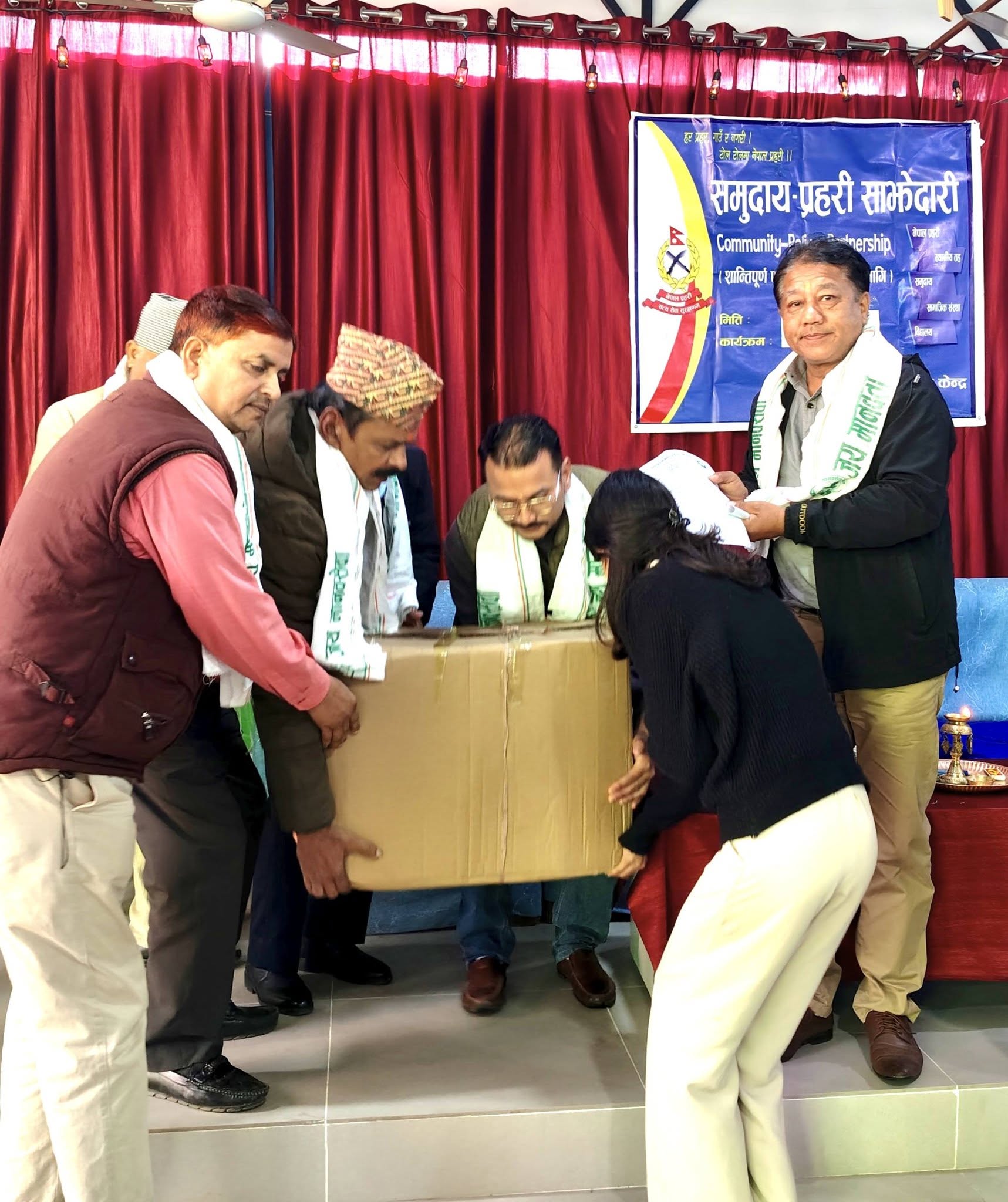 प्रहरी सेवा केन्द्रद्वारा मानव सेवा आश्रममा सामग्री तथा नगद सहयोग