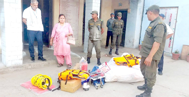बर्दियाका तीन पालिककालाई विपद् जोखिम न्यूनीकरण सामग्री हस्तान्तरण